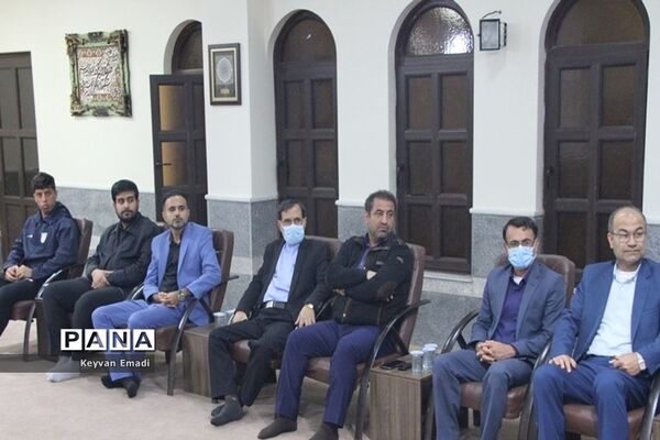دیدار اعضای تیم ملی فوتبال ساحلی با نماینده ولی فقیه در استان بوشهر