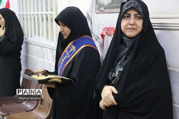 وداع کارکنان آموزش و پرورش ناحیه یک قم با پیکر شهید گمنام