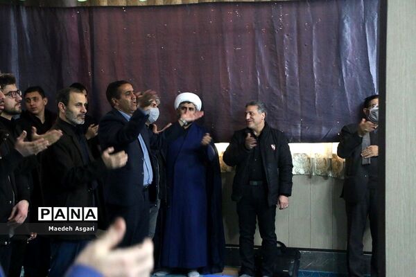 وداع کارکنان آموزش و پرورش ناحیه یک قم با پیکر شهید گمنام