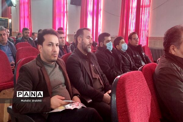 نشست روشنگری یوم الله ۹ دی در شهرستان بهارستان