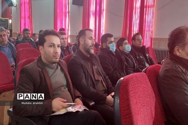 نشست روشنگری یوم الله ۹ دی در شهرستان بهارستان