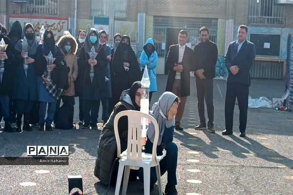 بازدید مدیر آموزش و پرورش منطقه ۱۸  از نمایشگاه دانش‌آموزی پژوهش دبیرستان فرزانگان ۶