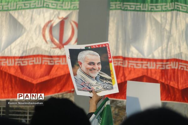 حضور کودکان و نوجوانان تهران در گردهمایی بزرگ نهم دی در میدان امام حسین(ع)