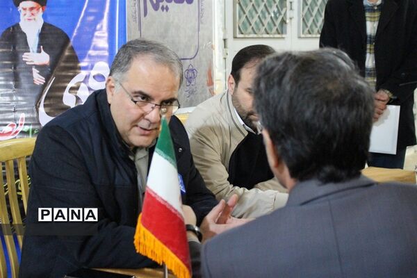 دیدار مردمی مسئولان استان زنجان  پس از اقامه نماز جمعه