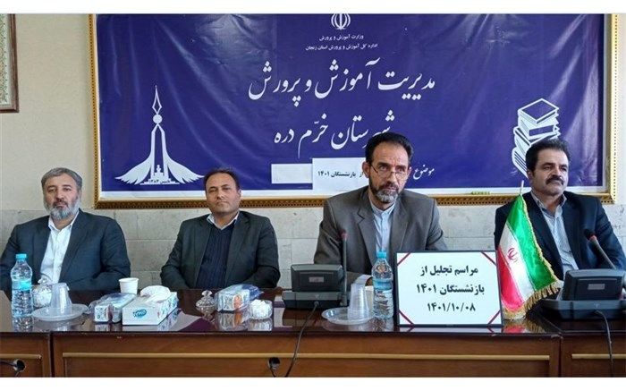 معلم در دستگاه تعلیم و تربیت نقشی حیاتی دارد