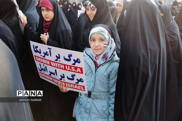 راهپیمایی دانش‌آموزان و مردم ولایتمدار شهرستان شهریار در روز ۹دی