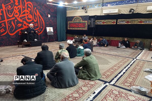 تشییع پیکر شهید گمنام روی دستان پرمهرمردم مشهد