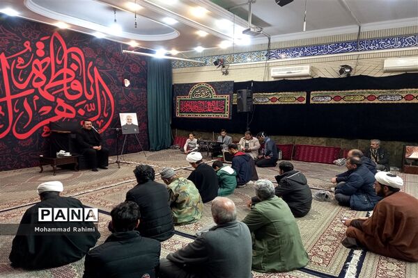 تشییع پیکر شهید گمنام روی دستان پرمهرمردم مشهد