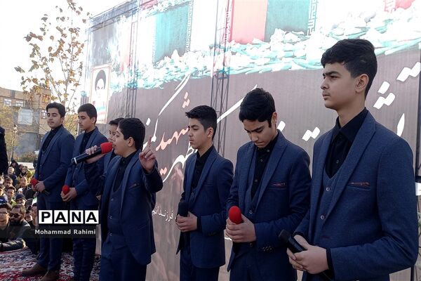 تشییع پیکر شهید گمنام روی دستان پرمهرمردم مشهد