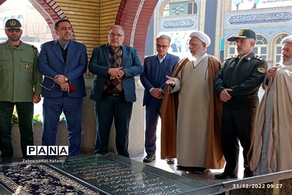 گلباران مزار شهدای گمنام در مصلی امام خمینی(ره) پاکدشت
