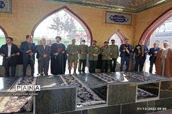 گلباران مزار شهدای گمنام در مصلی امام خمینی(ره) پاکدشت