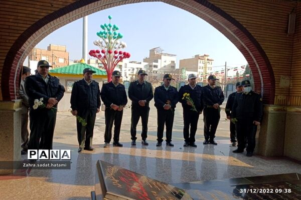 گلباران مزار شهدای گمنام در مصلی امام خمینی(ره) پاکدشت