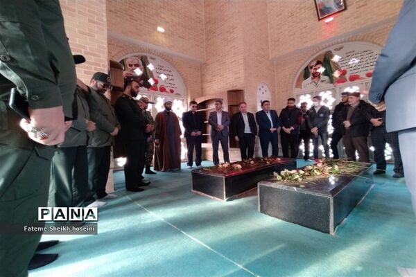 گلباران مزار شهدای گمنام شهر فرون‌آباد پاکدشت