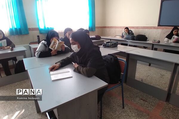 فعالیت‌های کتاب و کتابخوانی در هنرستان مبتکران رودهن