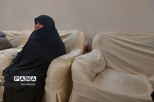 دیدار مدیر آموزش و پرورش منطقه ۱۸ با خانواده شهدا