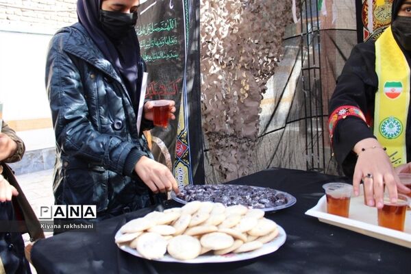 برپایی ایستگاه صلواتی در دبیرستان دخترانه گوهرشاد ناحیه یک زاهدان