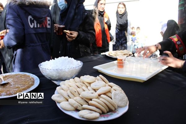 برپایی ایستگاه صلواتی در دبیرستان دخترانه گوهرشاد ناحیه یک زاهدان