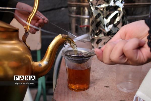 برپایی ایستگاه صلواتی در دبیرستان دخترانه گوهرشاد ناحیه یک زاهدان