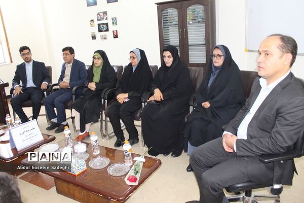 دیدار دانش‌آموزان تشکل‌های دانش‌آموزی با رئیس و کارکنان نهضت سوادآموزی استان بوشهر