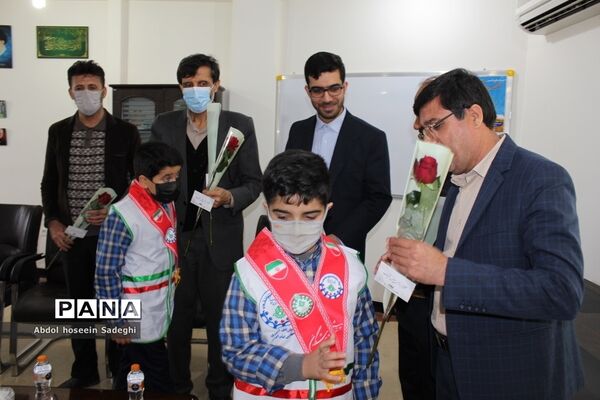 دیدار دانش‌آموزان تشکل‌های دانش‌آموزی با رئیس و کارکنان نهضت سوادآموزی استان بوشهر