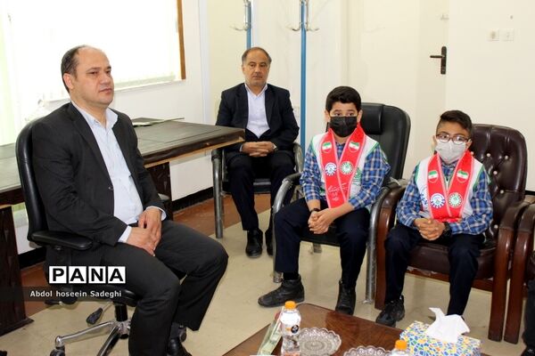 دیدار دانش‌آموزان تشکل‌های دانش‌آموزی با رئیس و کارکنان نهضت سوادآموزی استان بوشهر