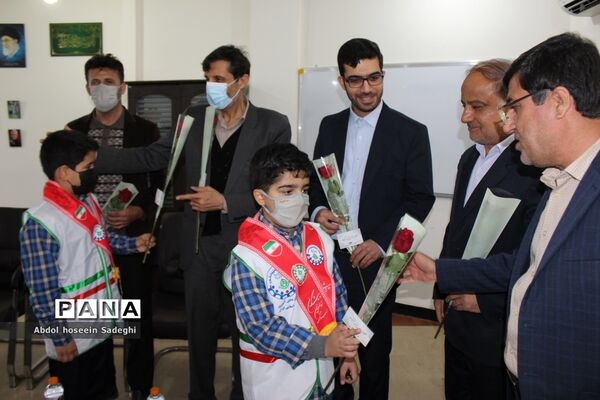 دیدار دانش‌آموزان تشکل‌های دانش‌آموزی با رئیس و کارکنان نهضت سوادآموزی استان بوشهر