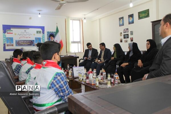 دیدار دانش‌آموزان تشکل‌های دانش‌آموزی با رئیس و کارکنان نهضت سوادآموزی استان بوشهر