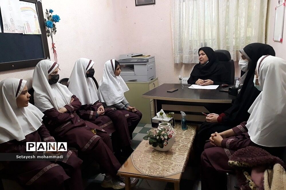 جلسات و مشارکت شورای دانش‌آموزی دبستان حضرت زهرا(س)۲ رودهن