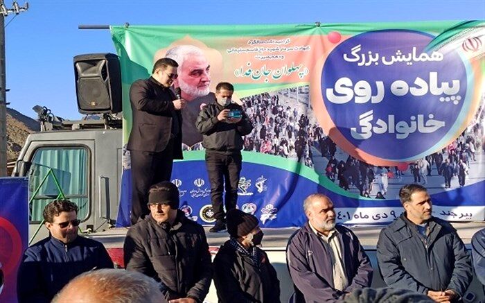 همایش پیاده‌روی به مناسبت شهادت شهید سلیمانی برگزار شد