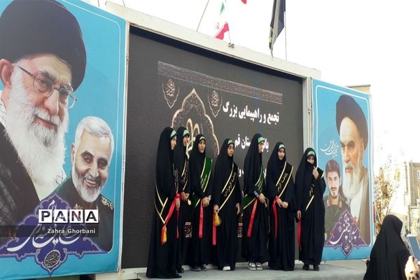 تجمع دختران دانش‌آموز قمی در دفاع از حجاب و عفاف