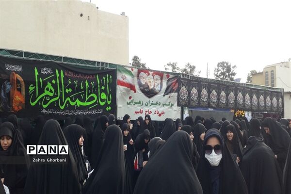تجمع دختران دانش‌آموز قمی در دفاع از حجاب و عفاف
