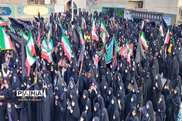 تجمع دختران دانش‌آموز قمی در دفاع از حجاب و عفاف