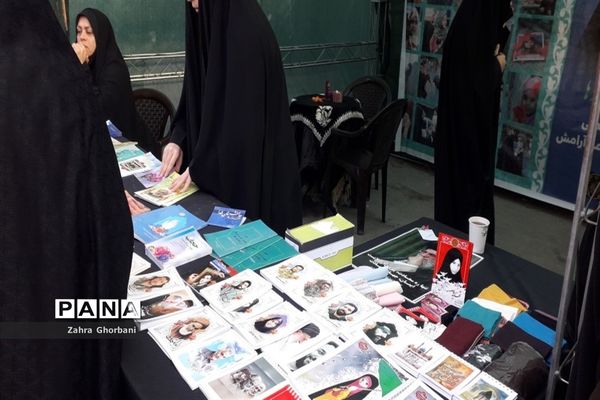 تجمع دختران دانش‌آموز قمی در دفاع از حجاب و عفاف