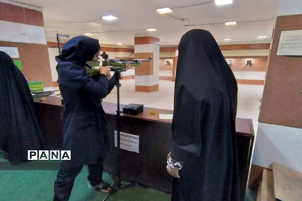 مسابقه تیراندازی با تفنگ بادی به‌مناسبت هفته بصیرت در شهرستان قدس