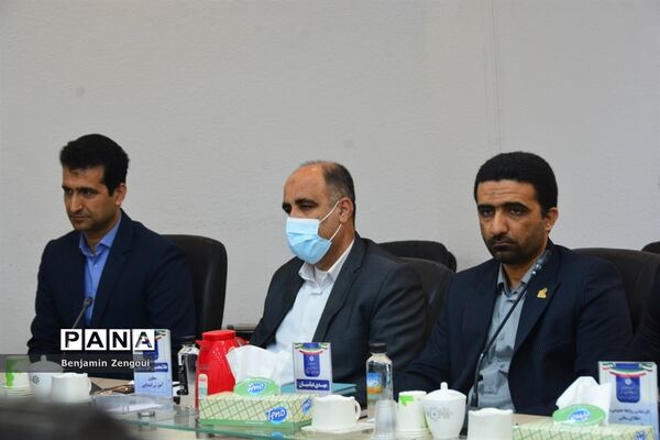 نشست صمیمی رئیس مرکز اطلاع‌رسانی و روابط عمومی وزارت آموزش و پرورش با کارشناسان در بوشهر