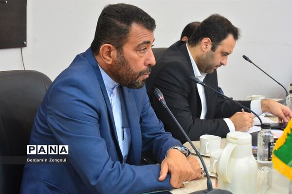 نشست صمیمی رئیس مرکز اطلاع‌رسانی و روابط عمومی وزارت آموزش و پرورش با کارشناسان در بوشهر