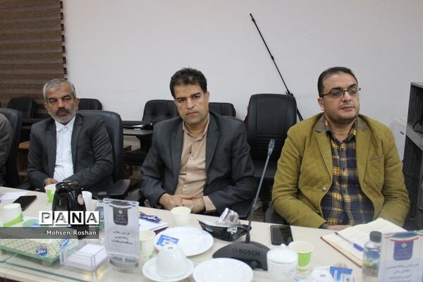 نشست صمیمی رئیس مرکز اطلاع‌رسانی و روابط عمومی وزارت آموزش و پرورش با کارشناسان در بوشهر