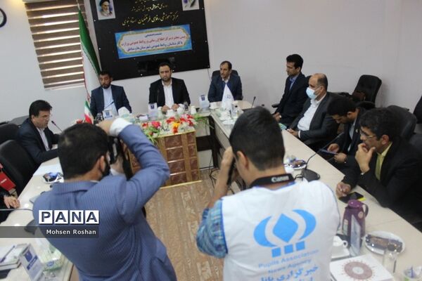 نشست صمیمی رئیس مرکز اطلاع‌رسانی و روابط عمومی وزارت آموزش و پرورش با کارشناسان در بوشهر