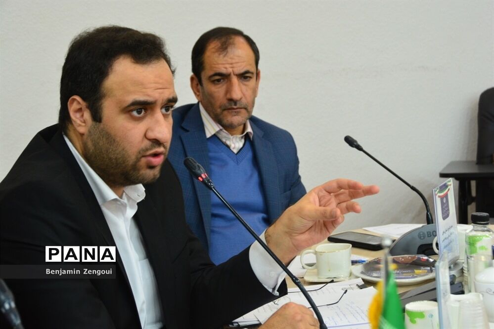 نشست صمیمی رئیس مرکز اطلاع‌رسانی و روابط عمومی وزارت آموزش و پرورش با کارشناسان در بوشهر