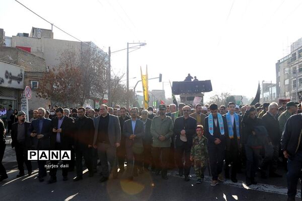 تشییع پیکر شهید گمنام ومراسم خاکسپاری در اردوگاه ثامن الحجج (ع)مشهد