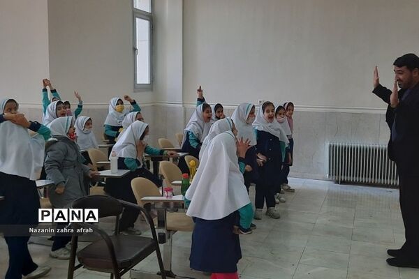 کارگاه فن‌بیان و اعتمادبه نفس در دبستان سما یک رودهن