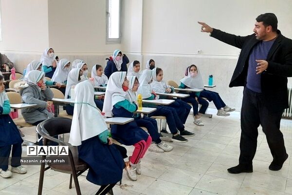 کارگاه فن‌بیان و اعتمادبه نفس در دبستان سما یک رودهن