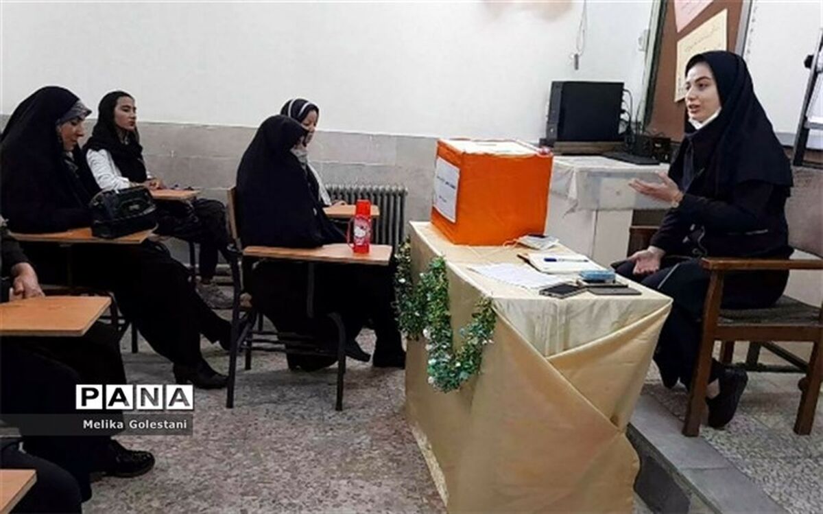 برگزاری جلسات با اولیا و ارائه توصیف اجمالی، شناخت خانواده از دانش‌آموز را ارتقا می‌بخشد