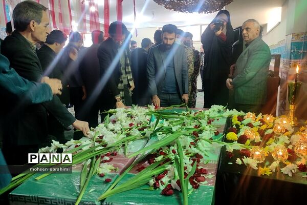 تشییع پیکر شهدای گمنام در اداره آموزش و پرورش شهرستان شهریار