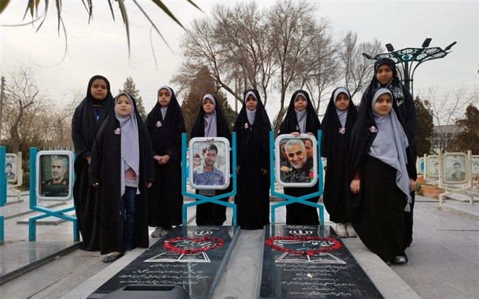 برگزاری  مراسم مکتب دانشجویی شهید سلیمانی در گلستان شهدای اصفهان/ فیلم