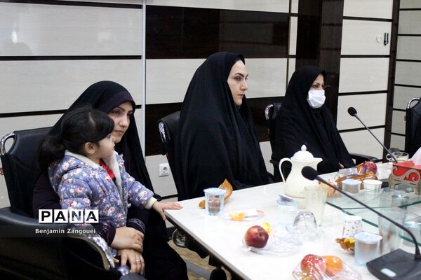 تجلیل از نفرات برگزیده جشنواره عهد کودکان دبستانی با حاج قاسم سلیمانی