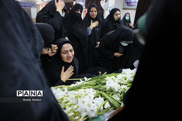 تشییع پیکر شهید گمنام در ساختمان علاقه‌مندان وزارت آموزش و پرورش