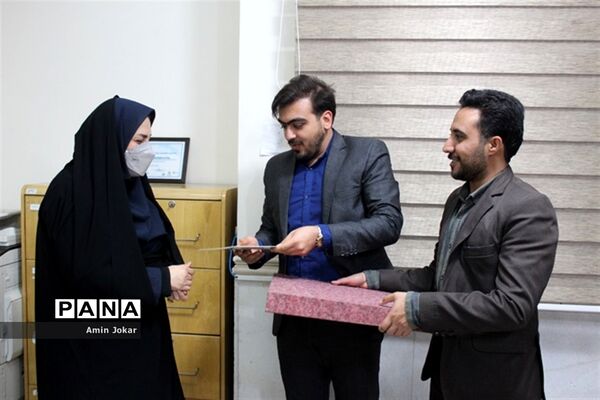 مراسم تکریم و معارفه مدیر کتابخانه دانش‌آموز در شیراز