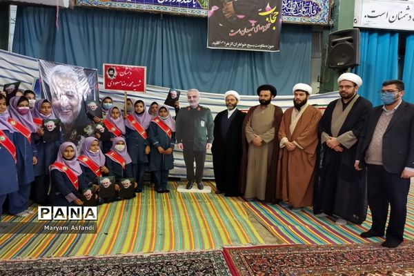 اجتماع بزرگ دهه نودی‌ها و همخوانی سرود سلام فرمانده و رفیق شهیدم