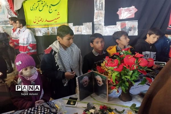 اجتماع بزرگ دهه نودی‌ها و همخوانی سرود سلام فرمانده و رفیق شهیدم